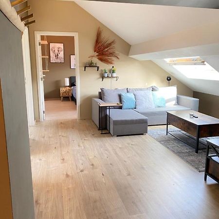Cosy 2-Bedroom Apartment In The Center Of Отон Экстерьер фото