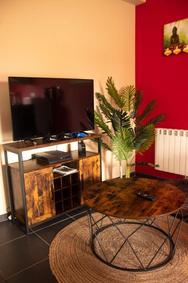 Cosy 2-Bedroom Apartment In The Center Of Отон Экстерьер фото
